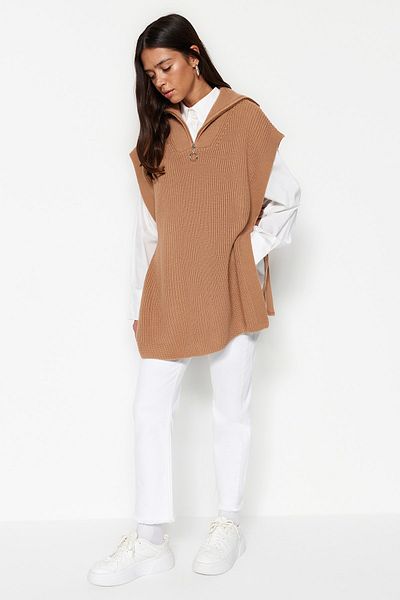 Trendyol Modest Nerzfarbener Strickpullover mit Reißverschlusskragen und seitlichem Bindedetail TCTAW22UV0009