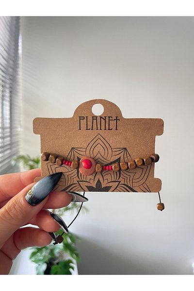 Planet Butik سوار أصلي للجنسين مع تفاصيل سيراميك من الخرز الأحمر