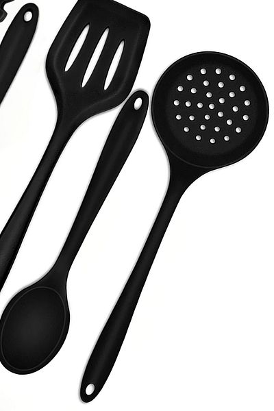ÖzSa Home 5 Piece Heat Resistant Silicone Serving Set - Fireproof and Non-Stick Colander, Ladle, Spoon and Pasta Spatula