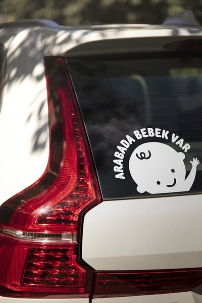 Bricave Arabada Bebek Var Araba Cam Sticker 28x22cm