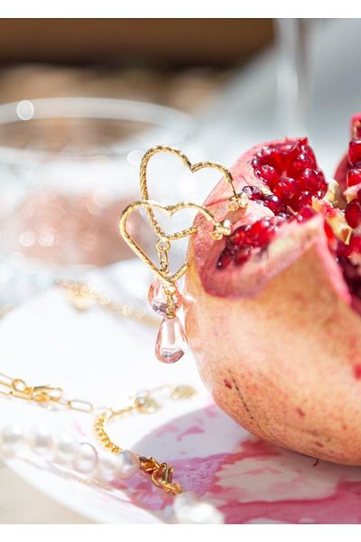 CHARMLUCKY Murano Pomegranate Grain Heart Hoop Earrings