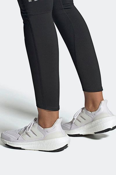 adidas حذاء الجري للسيدات - حذاء المشي Ultraboost Light W Gy9352