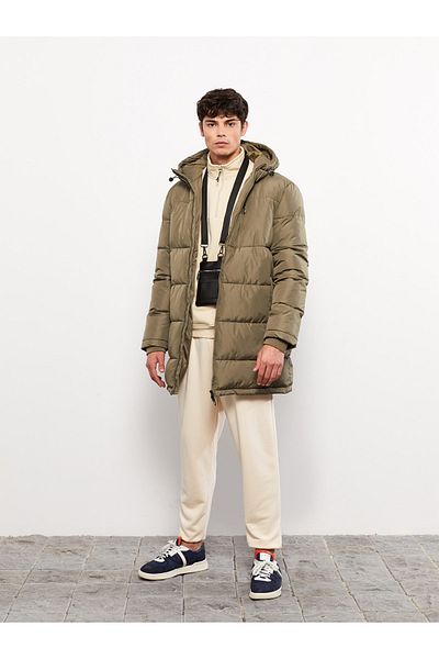 LC Waikiki Lange Pufferjacke für Herren mit Kapuze und bequemer Passform