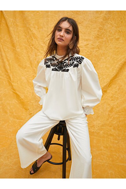 LC Waikiki Γυναικεία μπλούζα με ψηλό γιακά με κεντητό μακρυμάνικο oversize