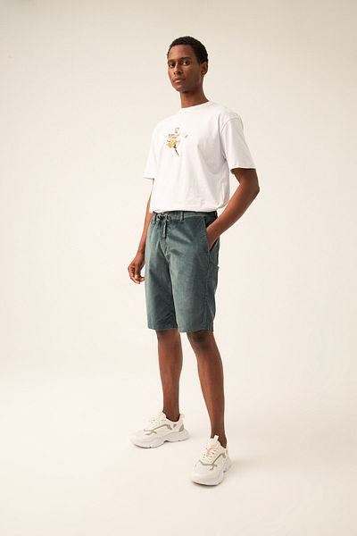 Men wearing sale capri pants