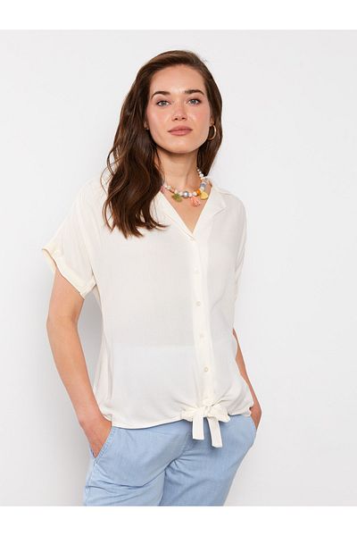 LC Waikiki Kurzärmliges Umstandsshirt aus Crinkle-Stoff mit Knopfverschluss vorne