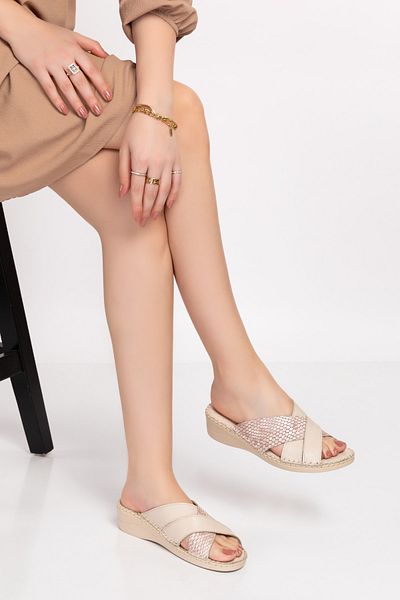 Akgün Terlik Women's Beige Snake Detail Genuine Leather Orthopedic Slippers