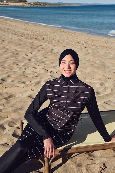 Haşema Σετ μαγιό Hijab 4 τεμαχίων με λευκό ριγέ μαύρο γκιλέ
