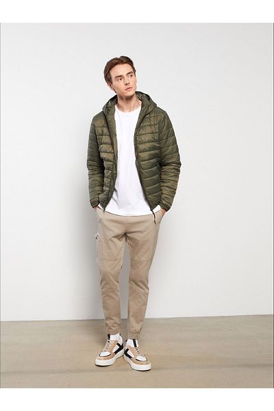 LC Waikiki Slim Fit Pufferjacke für Herren mit Kapuze