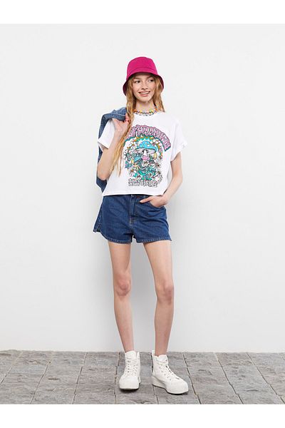 LC Waikiki Gerade geschnittene Jeansshorts für Damen mit Taschendetail im Standardschnitt