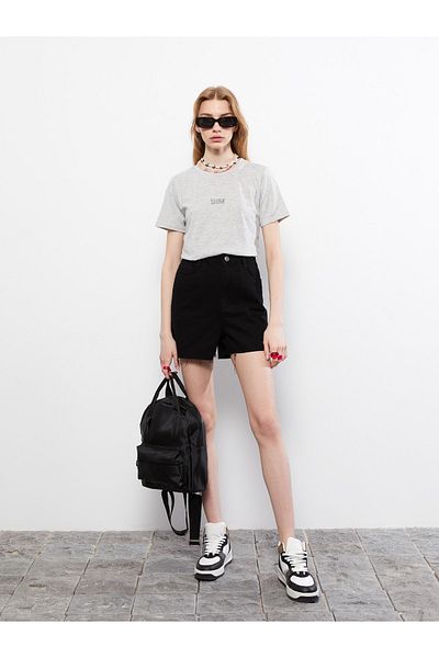 LC Waikiki Bermudashorts für Damen mit flacher Tasche und Standard-Passform