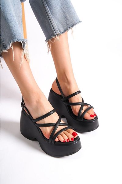 Capone Outfitters Sandalette - Schwarz - Keilabsatz