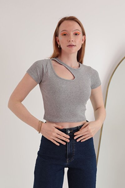 Kaktüs Moda قميص قصير من القماش بفتحة أمامية موديل بأكمام قصيرة بلوزة نسائية ...