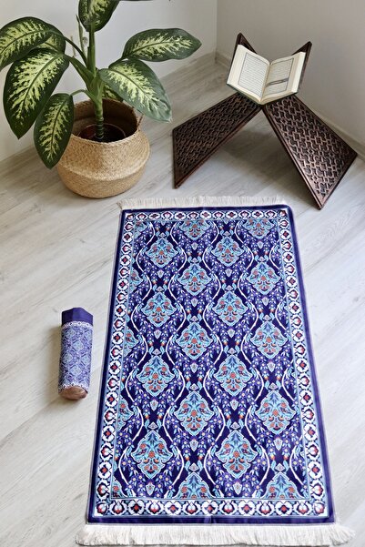 Bilenler Pratik Ve Taşınabilir Ipek Dokulu Keseli Seccade Lacivert Renki S10016