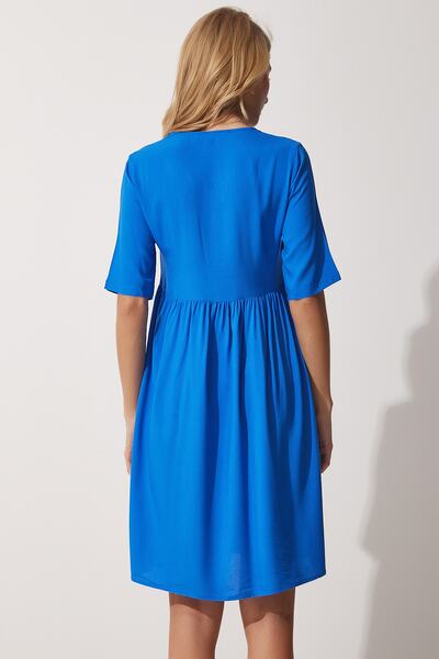 Happiness İstanbul Γυναικείο καλοκαιρινό φόρεμα με μπλε λαιμόκοψη V με κέντημα με φαρδιά βισκόζη DD01207