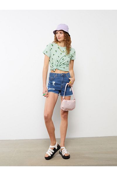 LC Waikiki Gerade geschnittene Jeansshorts für Damen mit Taschendetail im Standardschnitt