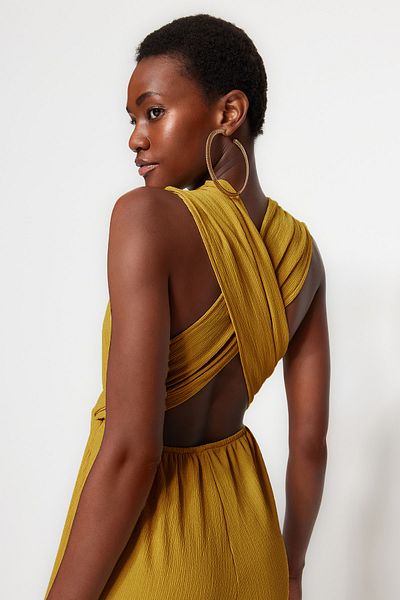 Trendyol Collection Ölgrüner Jumpsuit mit tiefem Ausschnitt und gewebter Rückseite TBESS23TU00010