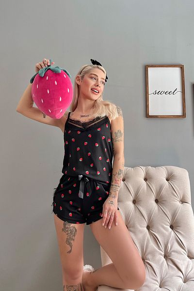 Pijamaevi Set de pijamale tricotate cu bretele din frânghie din dantelă Pegasus Strawberry, cu pantaloni scurți