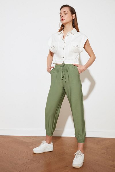 Trendyol Collection Grüne Jogger-Webhose TWOSS20PL0129