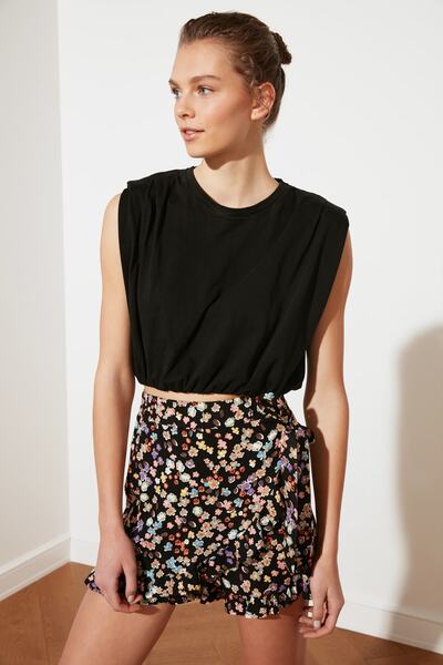 Trendyol Collection Černé volánové dvouřadé tkané viskózové květinové šortky sukně TWOSS21SR0090