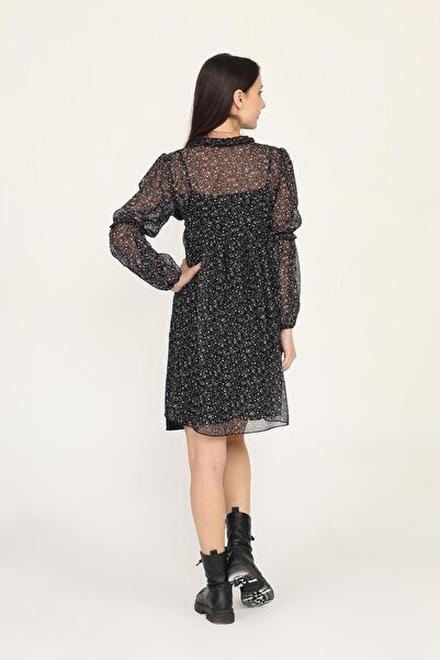 Ceylen V Yaka Fırfırlı Robadan Büzgülü Lastikli Uzun Kol Mini Şifon Elbise