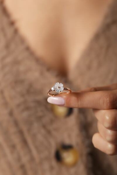 Forenza Kadın Altın Renk Sedefli Manolya Çiçeği 925 Ayar Gümüş Yüzük