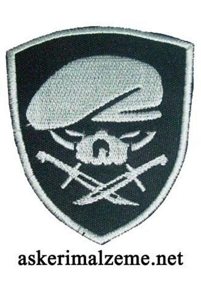 SINGLE SWORD Бяла бродирана нашивка с герб на ръкава на Commando Wolf Çekmaster Claret Red Bareta, модел с воал