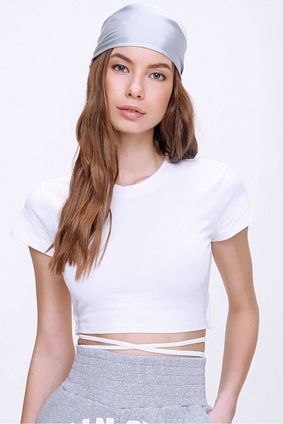 Trend Alaçatı Stili Tricou de damă alb cu șireturi, cu decolteu circular, crop fit ALC-X6042
