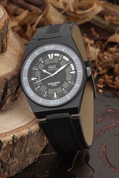 Q&Q Women's Black Wristwatch 3B888