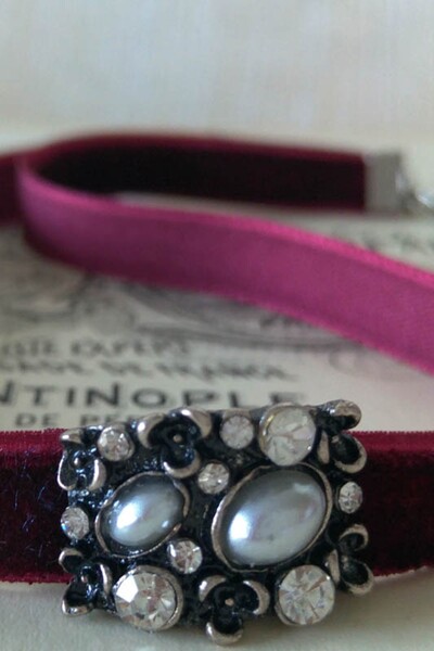 Minimas Et Cie. Kadın Kristal İncili Bordo Kadife Choker Kolye 9610109010508