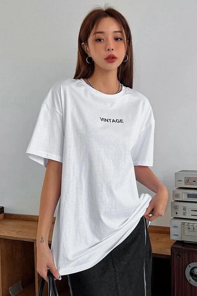 MODAGEN Weißes Unisex-T-Shirt in Übergröße mit Vintage-Print