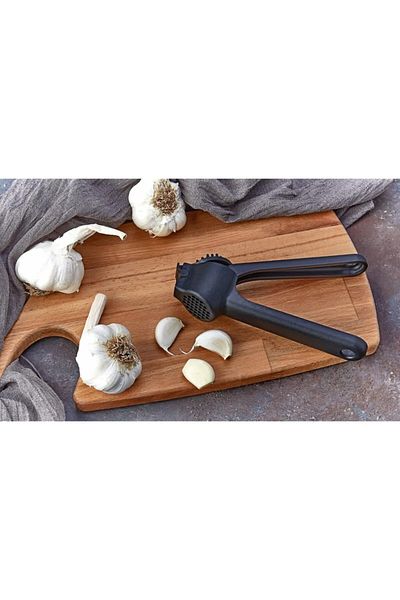 Trouvaille Round Shape Garlic Crusher Press Chamber Garlic Grater Detachable Garlic Crusher