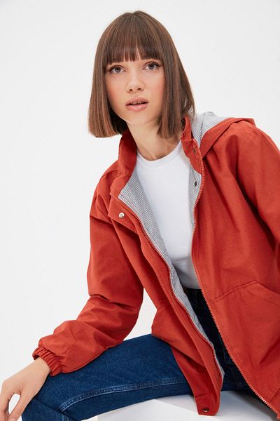 Trendyol Collection Übergroßer Mantel mit Kapuze und Reißverschluss in Fliesenoptik TWOSS20MO0027