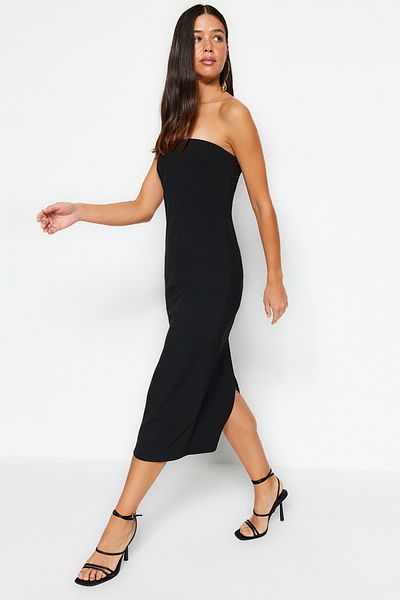 Trendyol Collection Czarna przewiewna/prosta tkana sukienka midi bez ramiączek gabardynowych TWOSS22EL00795