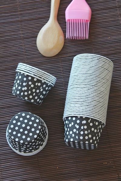 Mini Parti Mini Party Store 50 Pack Black Colored Polka Dot Paper Muffin Cake Capsules