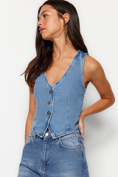 Trendyol Collection Blaue Jeansweste mit V-Ausschnitt TWOSS23YE00036