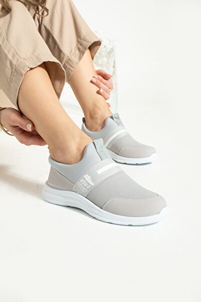 inanayakkabı حذاء رياضي كاجوال رمادي اللون نسائي