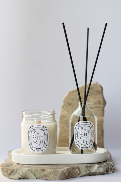 a&p (TABAK HARİÇTİR) Paçuli Kokulu Ahşap Fitilli Mum Ve Oda Kokusu Seti (ALTLIK HARİÇTİR)