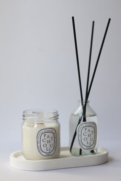 a&p (TABAK HARİÇTİR) Paçuli Kokulu Ahşap Fitilli Mum Ve Oda Kokusu Seti (ALTLIK HARİÇTİR)