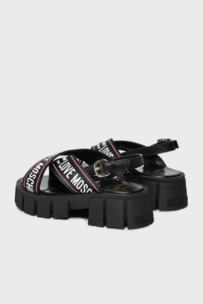Love Moschino صندل بنعل سميك بشعار Ja16186g0gıx200a