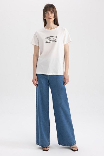 DeFacto Regular Fit Crew Neck Embroidered Short Sleeve 100% Cotton T-shirt A6621ax23sm