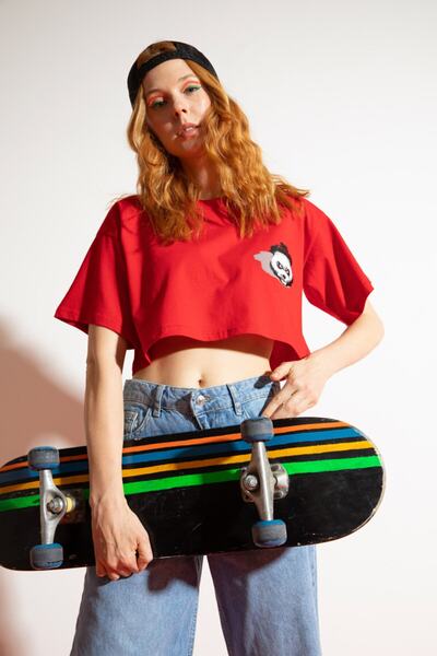 gothamvibes تي شيرت أحمر قصير شادو باندا للسيدات