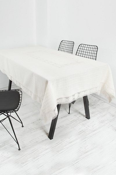 Bedinn Fata de Masa Din Dantela Medie 140x180 Cm