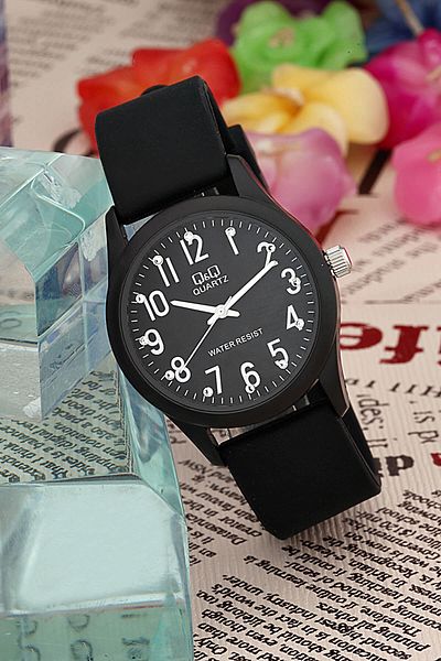 Q&Q Women's Wristwatch 3B704