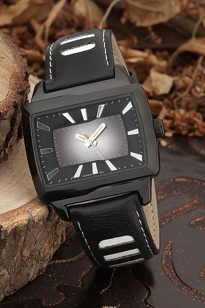 Q&Q Women's Wristwatch 3B875
