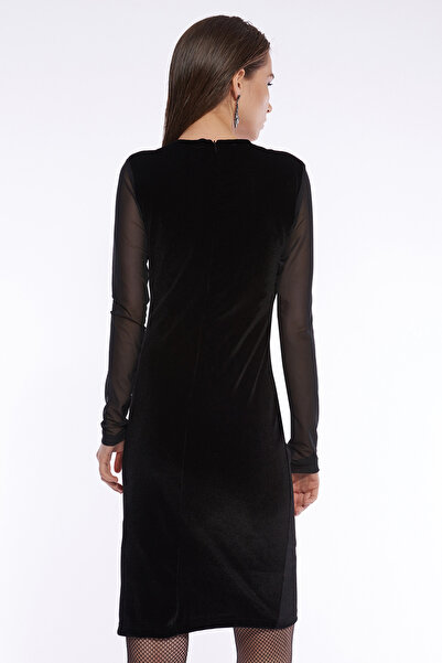 Laranor Γυναικείο βραδινό φόρεμα με λεπτομέρεια από μαύρο τούλι με βελούδινο γιακά 17L6148