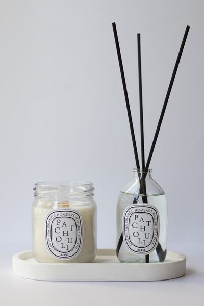 a&p (TABAK HARİÇTİR) Paçuli Kokulu Ahşap Fitilli Mum Ve Oda Kokusu Seti (ALTLIK HARİÇTİR)