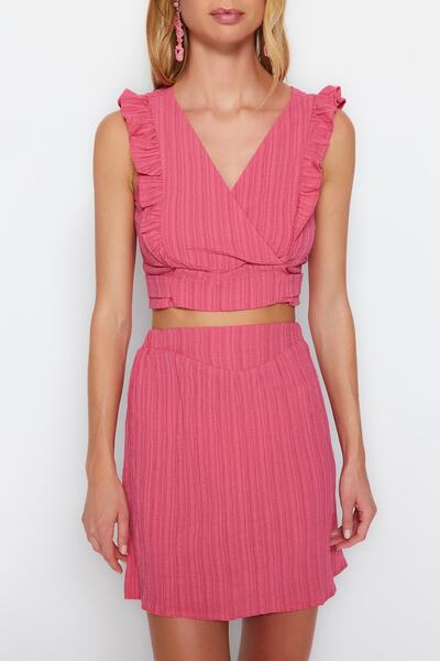 Trendyol Collection Rózsaszín szőtt fodros blúz szoknya szett TBESS23AU00126