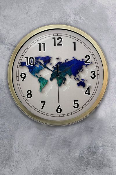Dream Gift 40 cm Tumbled Metal Map Wall Clock
