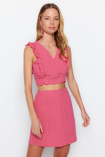 Trendyol Collection Rózsaszín szőtt fodros blúz szoknya szett TBESS23AU00126